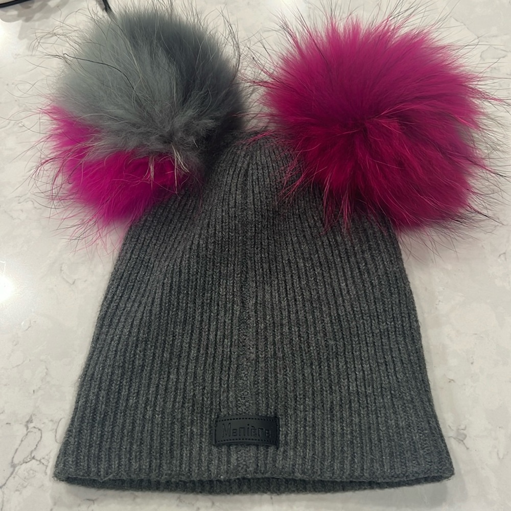 Maniere pompom hat